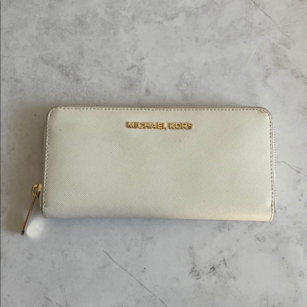 Michael Kors Saffiano Continental Zip Wallet